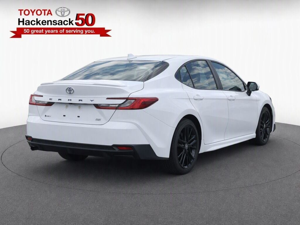 Used 2025 Toyota Camry SE FWD image 4