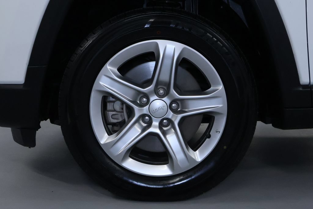 Used 2024 Jeep Compass Latitude AWD/4WD image 32