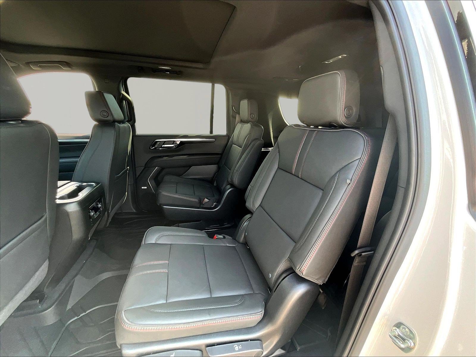 New 2026 Chevrolet Suburban RST w/ Comfort Package AWD/4WD image 18