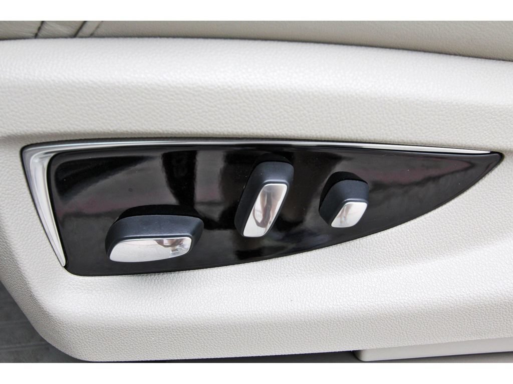Used 2020 Cadillac Escalade Luxury RWD image 32