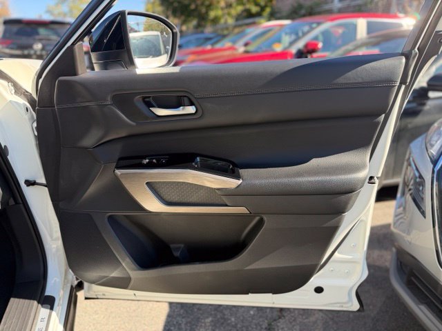 Used 2023 Nissan Pathfinder Platinum AWD/4WD image 33