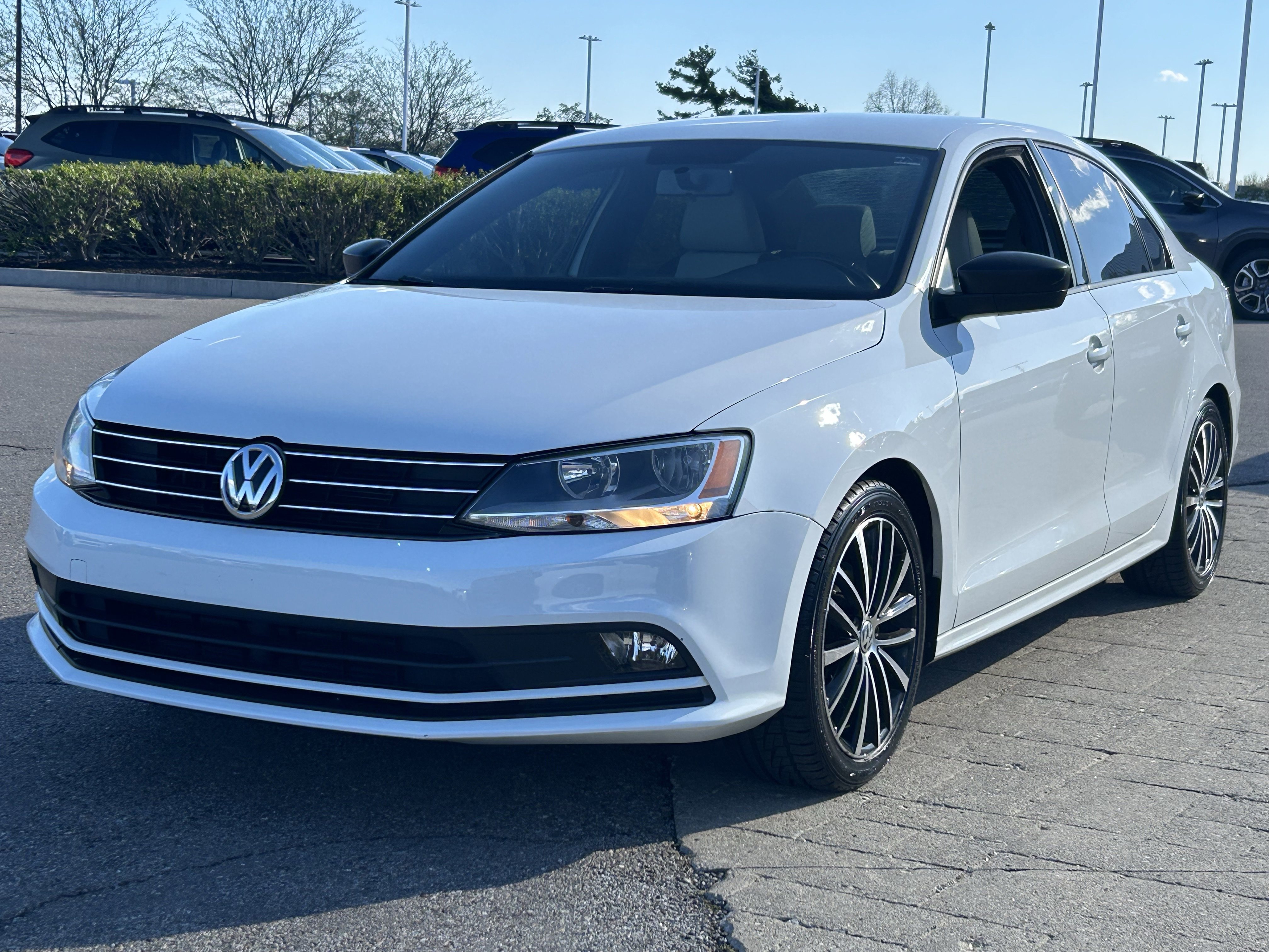 Used 2016 Volkswagen Jetta Sport image 3