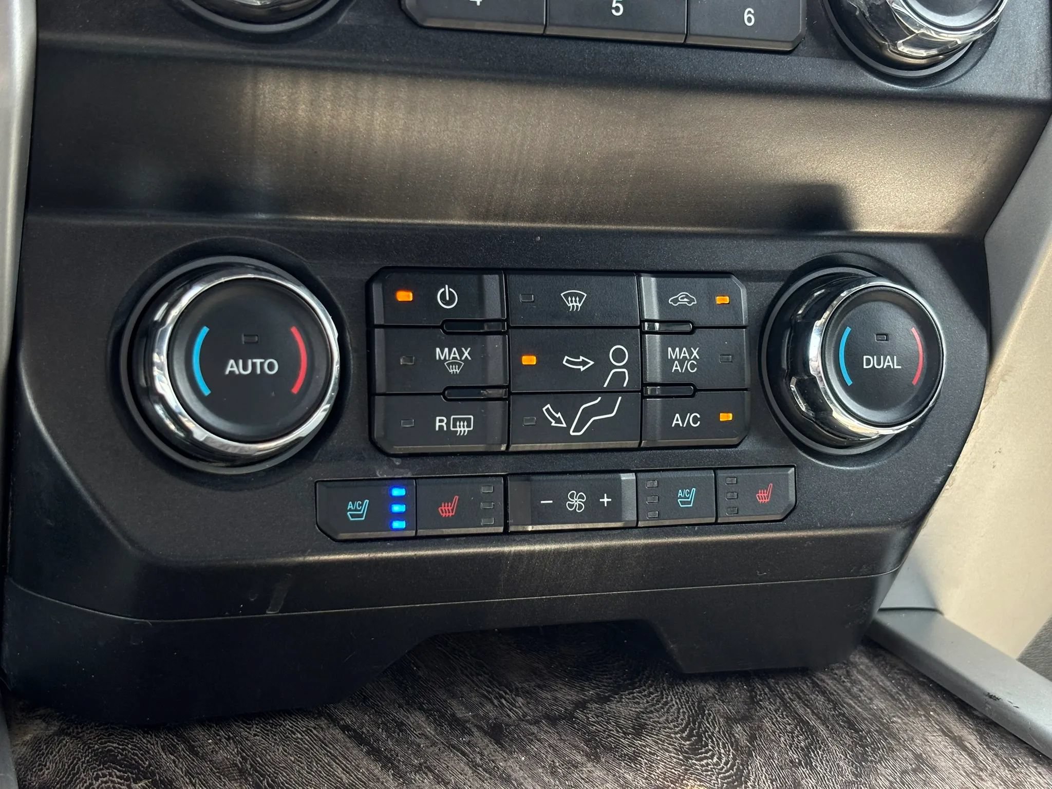 Used 2019 Ford F250 Lariat w/ Lariat Ultimate Package AWD/4WD image 45