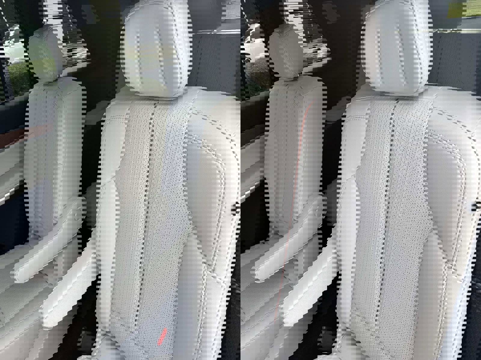 New 2026 Cadillac Vistiq Luxury w/ LPO, Floor Liner Package image 13