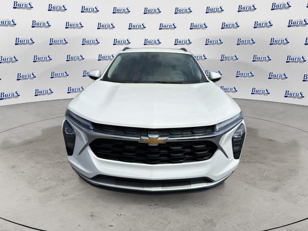 Used 2025 Chevrolet Trax LT w/ LT Convenience Package FWD image 2