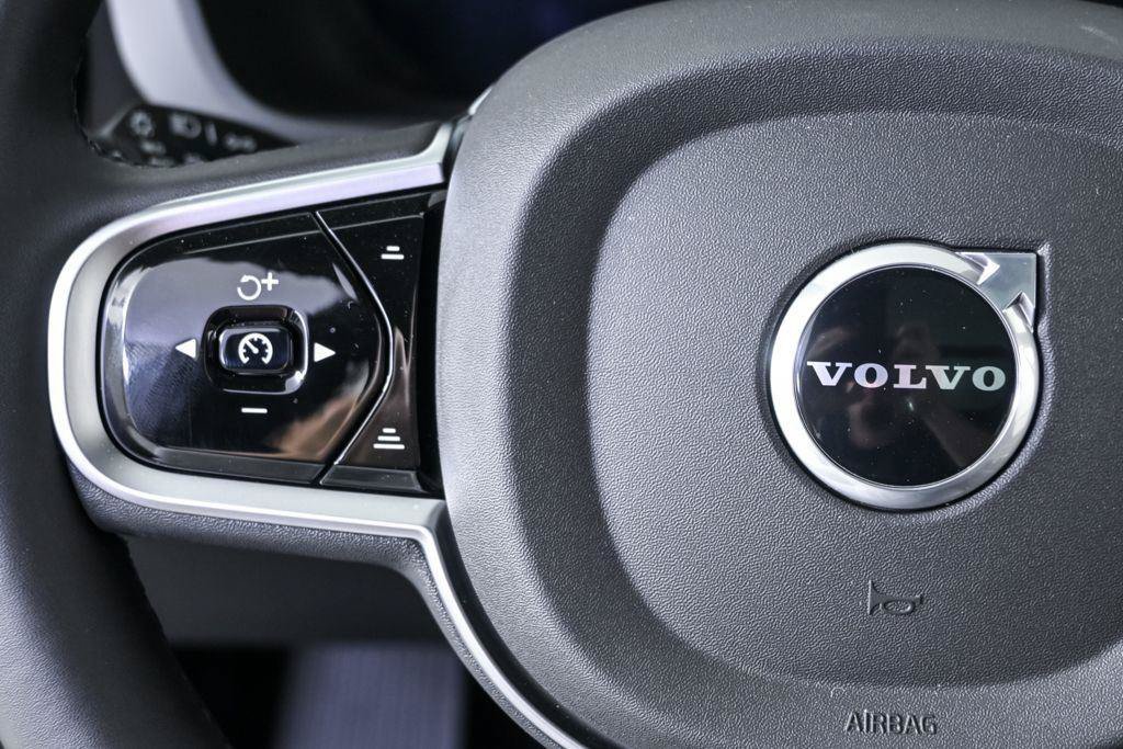 New 2026 Volvo XC60 B5 Plus w/ Protection Package Premier AWD/4WD image 9