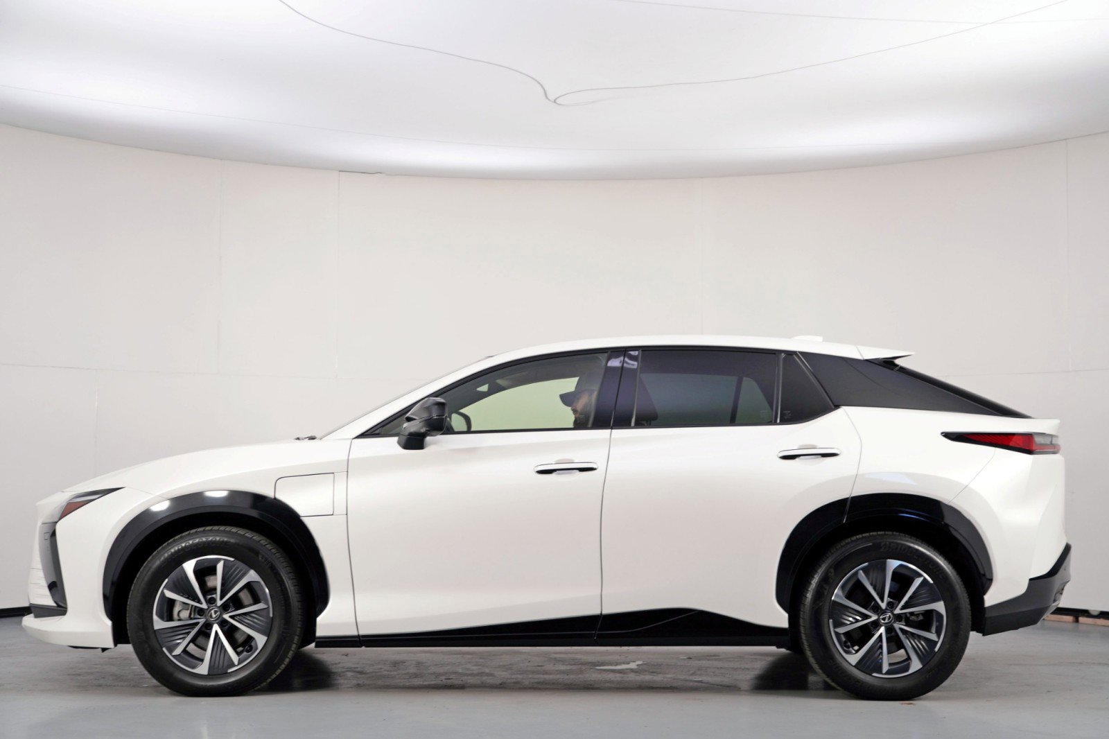 Used 2023 Lexus RZ 450e Premium w/ Accessory Package (2T) image 8