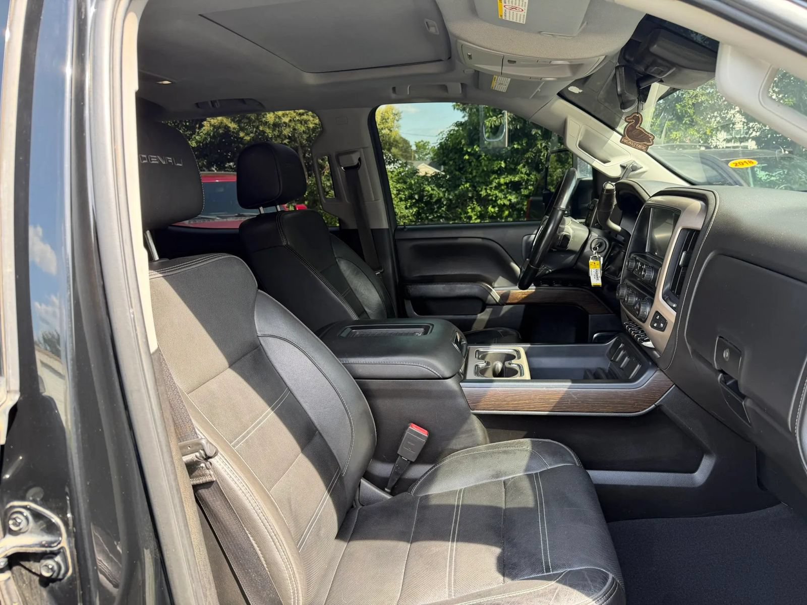 Used 2019 GMC Sierra 2500 Denali w/ Duramax Plus Package AWD/4WD image 20