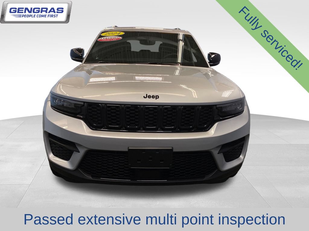 Used 2024 Jeep Grand Cherokee Altitude AWD/4WD image 3