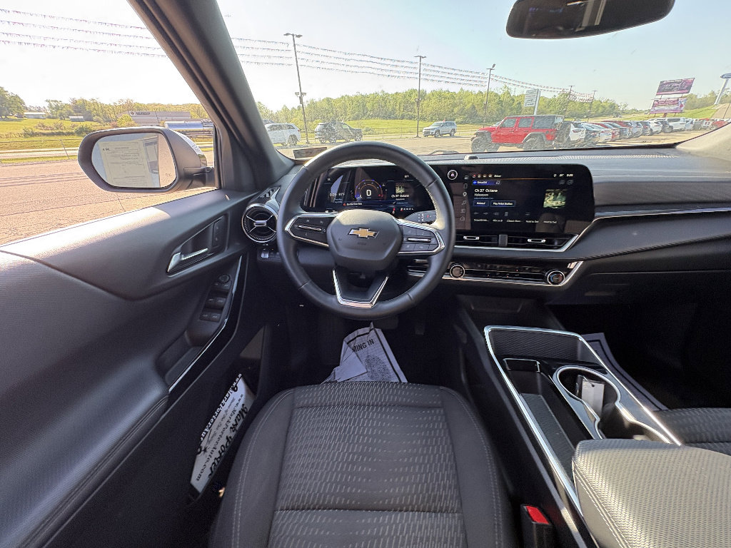 Used 2025 Chevrolet Equinox LT FWD image 22