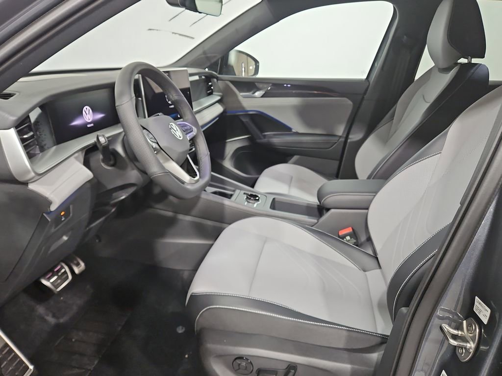 New 2026 Volkswagen Tiguan SE R-Line image 9