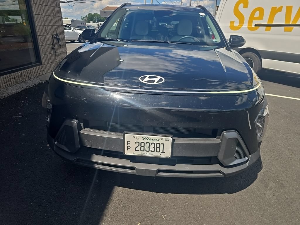 Used 2025 Hyundai Kona SEL FWD image 2
