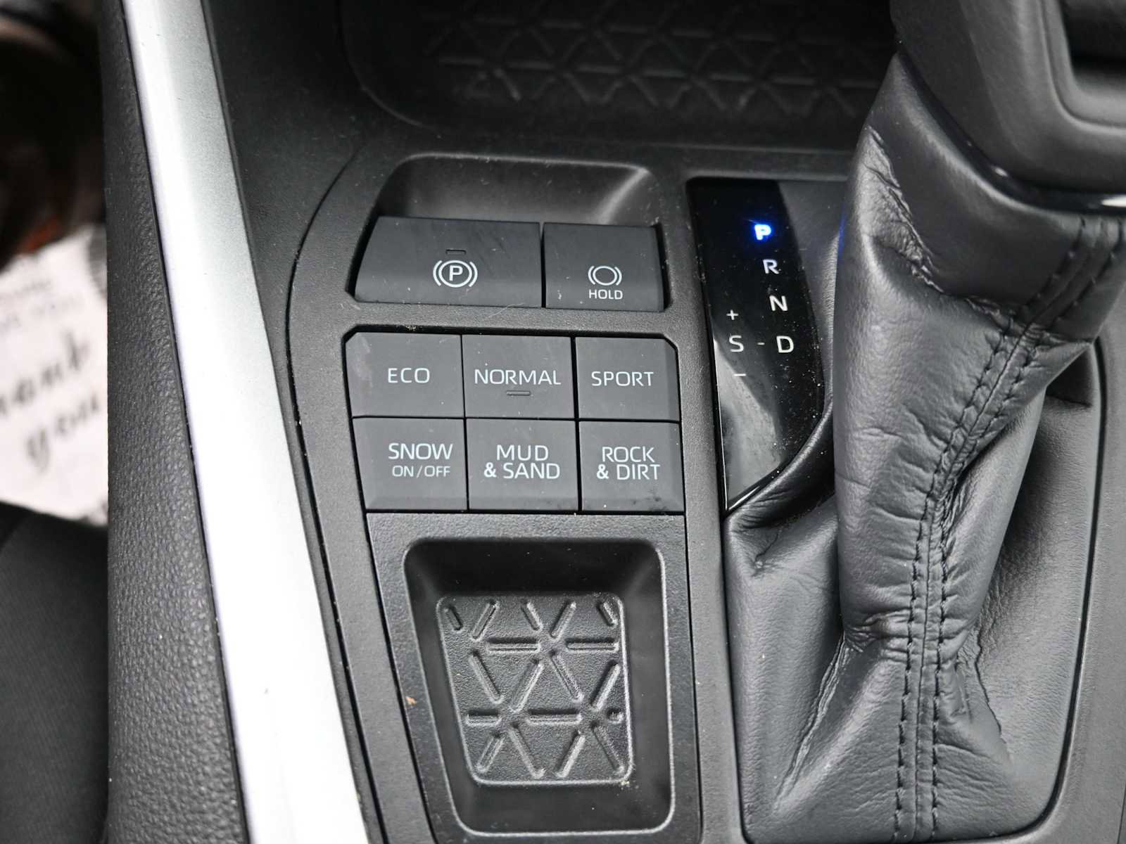 Used 2022 Toyota RAV4 XLE image 10