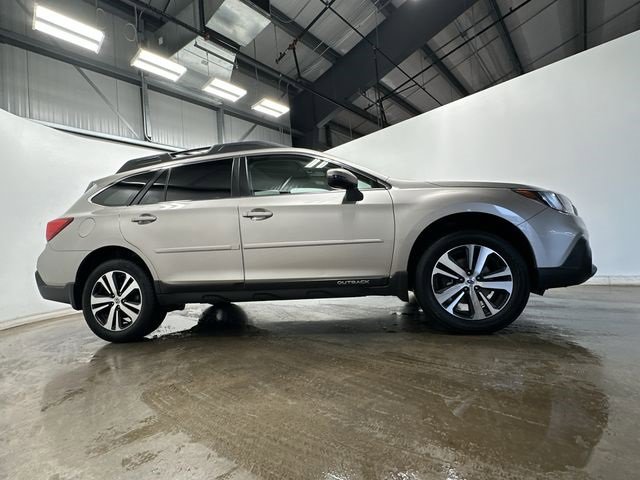 Used 2019 Subaru Outback 2.5i Limited w/ Popular Package #2 image 3