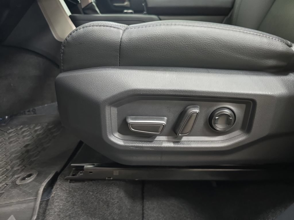 Used 2024 Toyota Tundra Limited AWD/4WD image 32