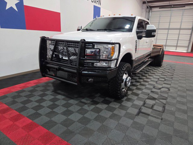 Used 2017 Ford F350 Lariat w/ Lariat Value Package AWD/4WD image 3