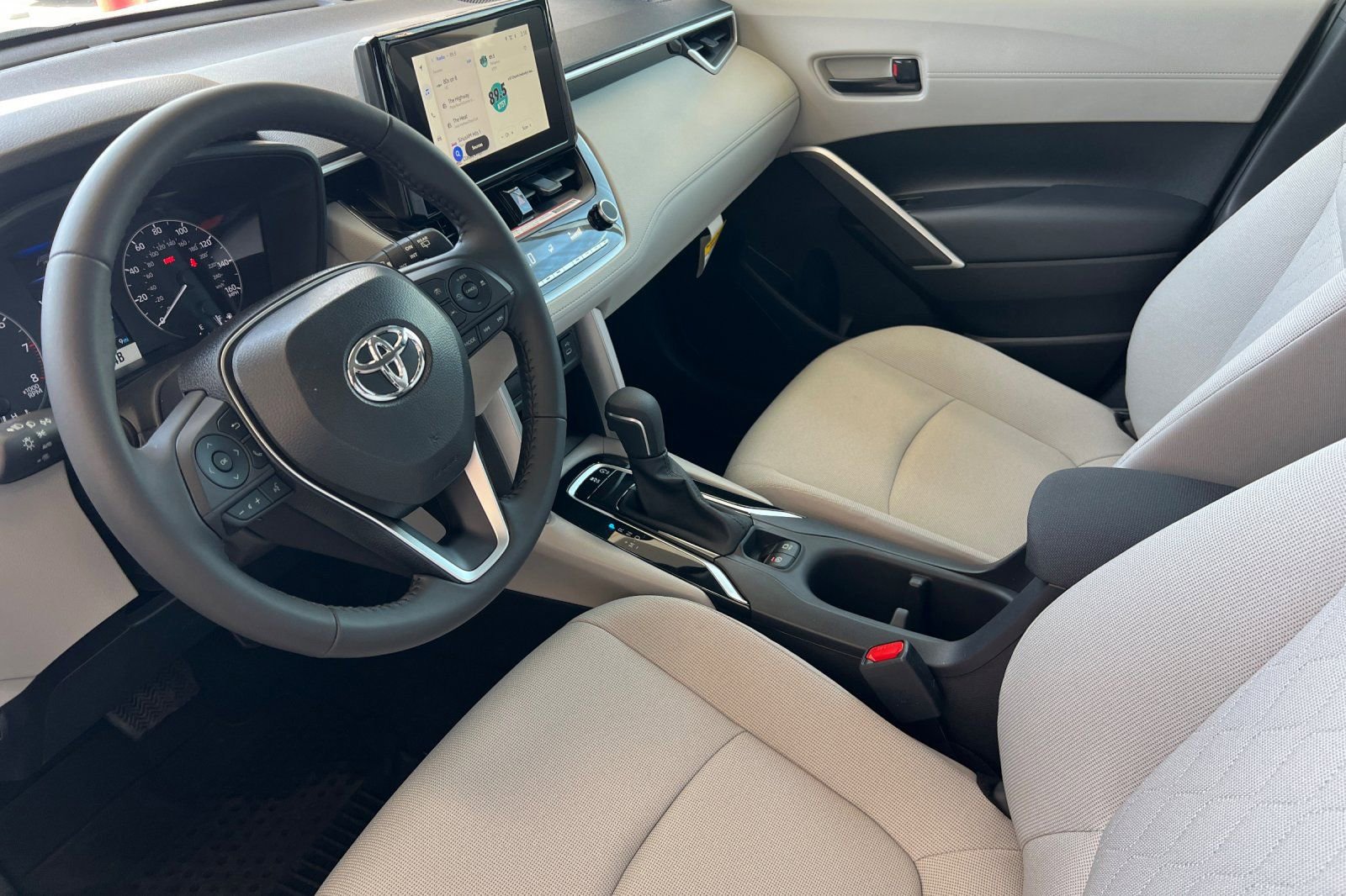 Certified 2025 Toyota Corolla Cross LE image 7