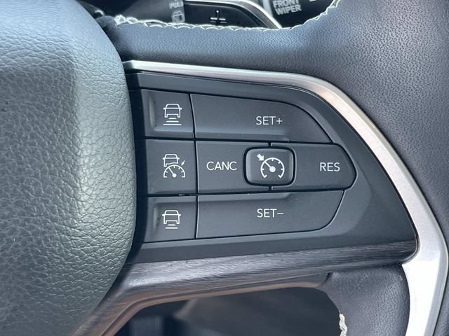 Used 2023 Jeep Grand Cherokee Limited AWD/4WD image 34