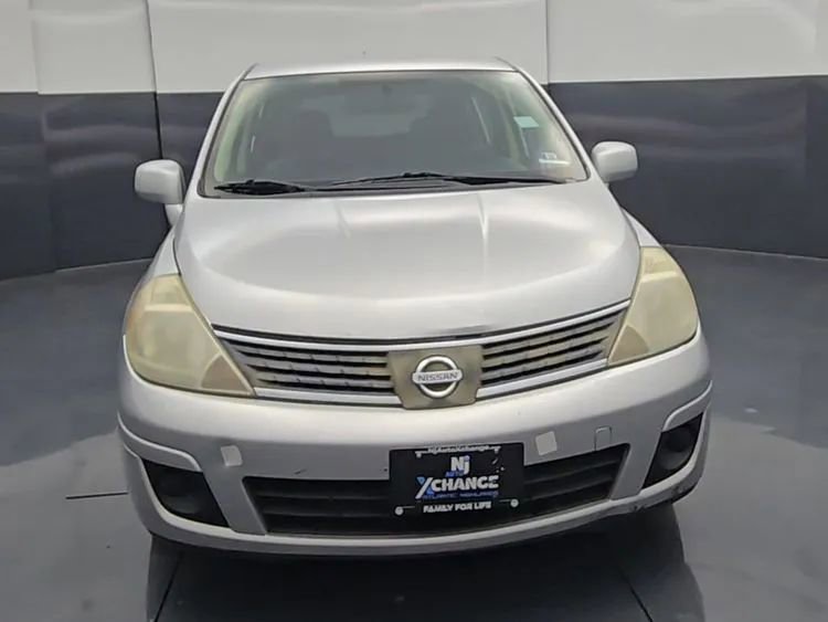Used 2009 Nissan Versa Hatchback FWD image 4