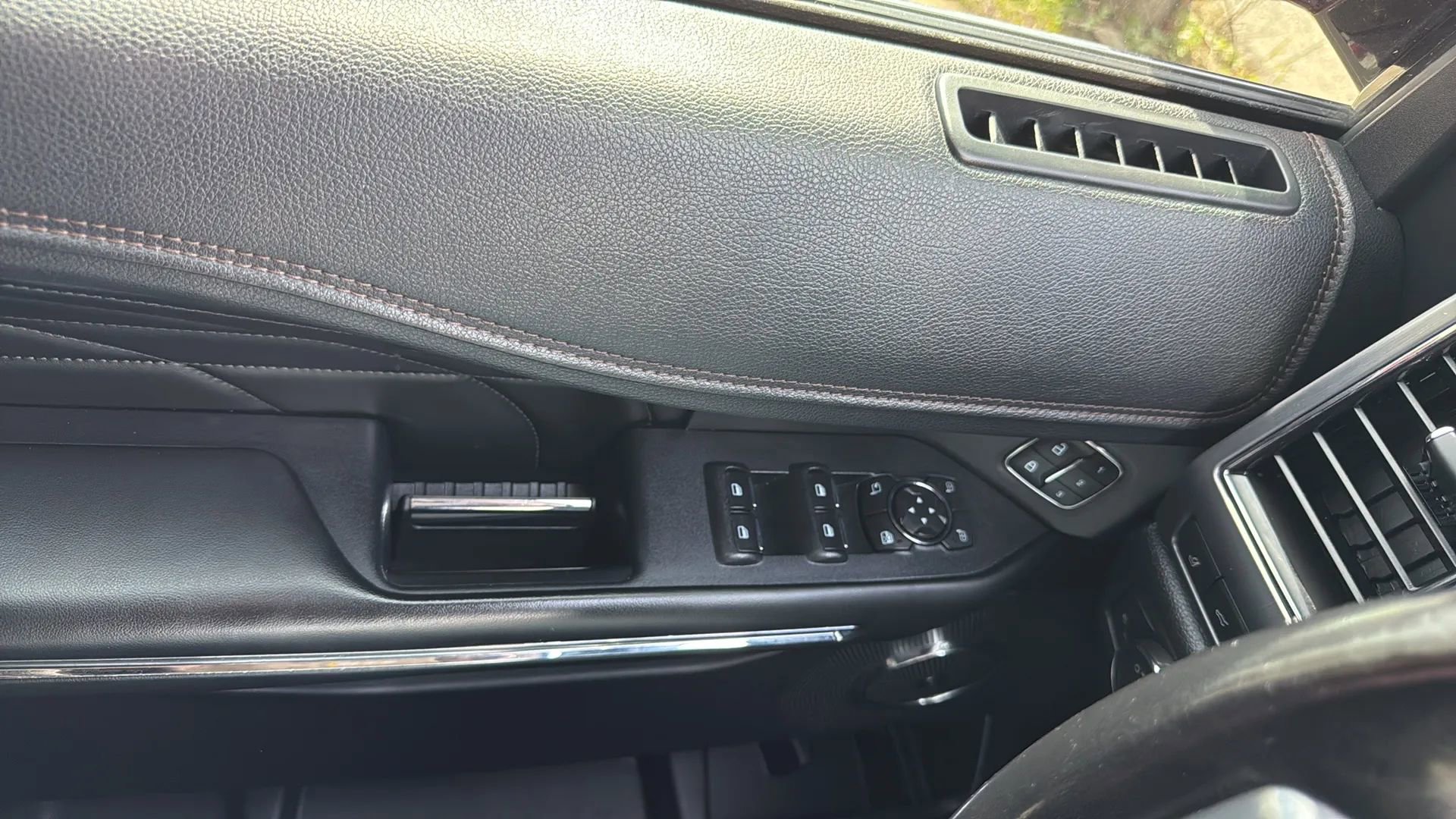 Used 2018 Ford Expedition Platinum image 21