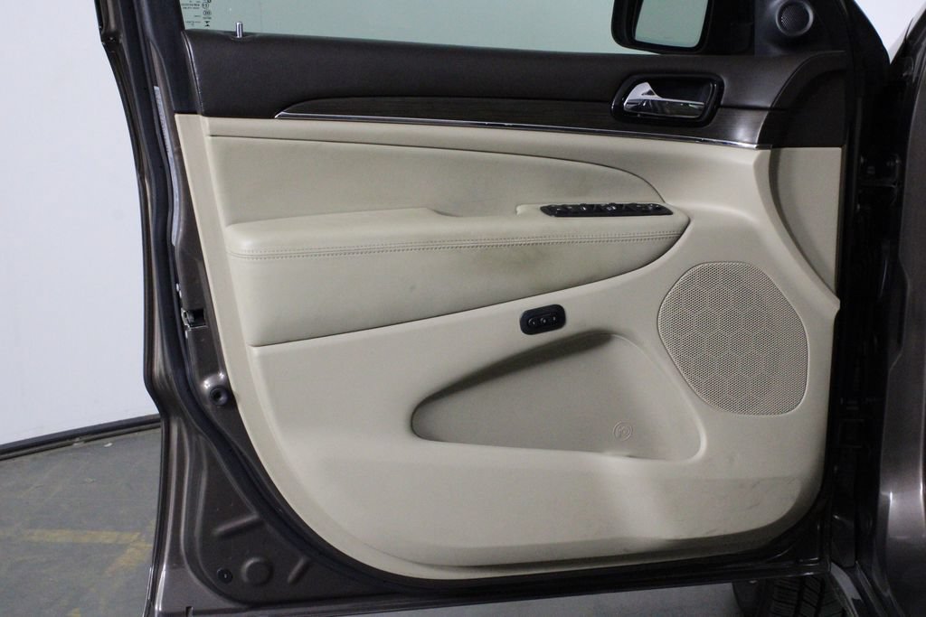 Used 2021 Jeep Grand Cherokee Overland AWD/4WD image 19