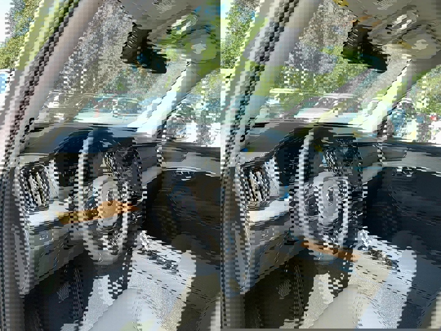 New 2026 Volvo XC90 B5 Plus w/ Protection Package image 12