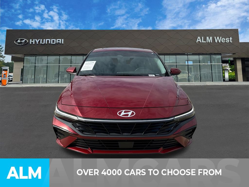 Used 2025 Hyundai Elantra SEL FWD image 2