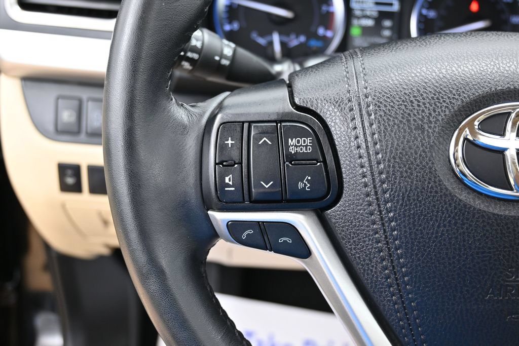 Used 2019 Toyota Highlander XLE AWD/4WD image 24