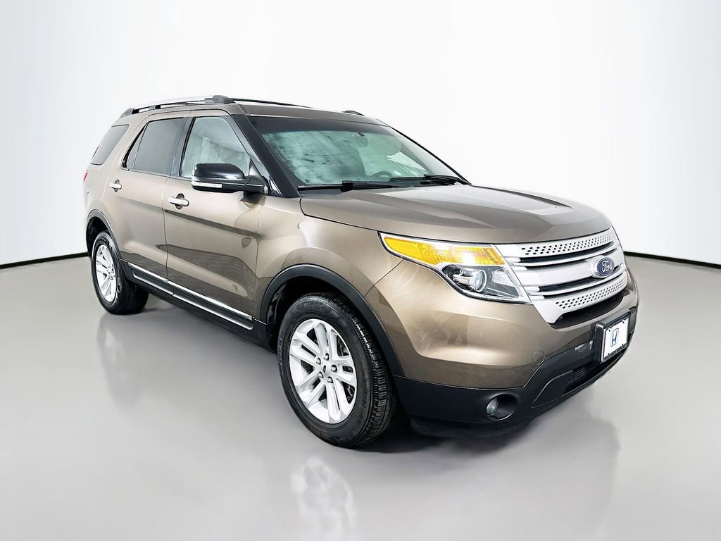 Used 2015 Ford Explorer XLT w/ Equipment Group 201B image 3