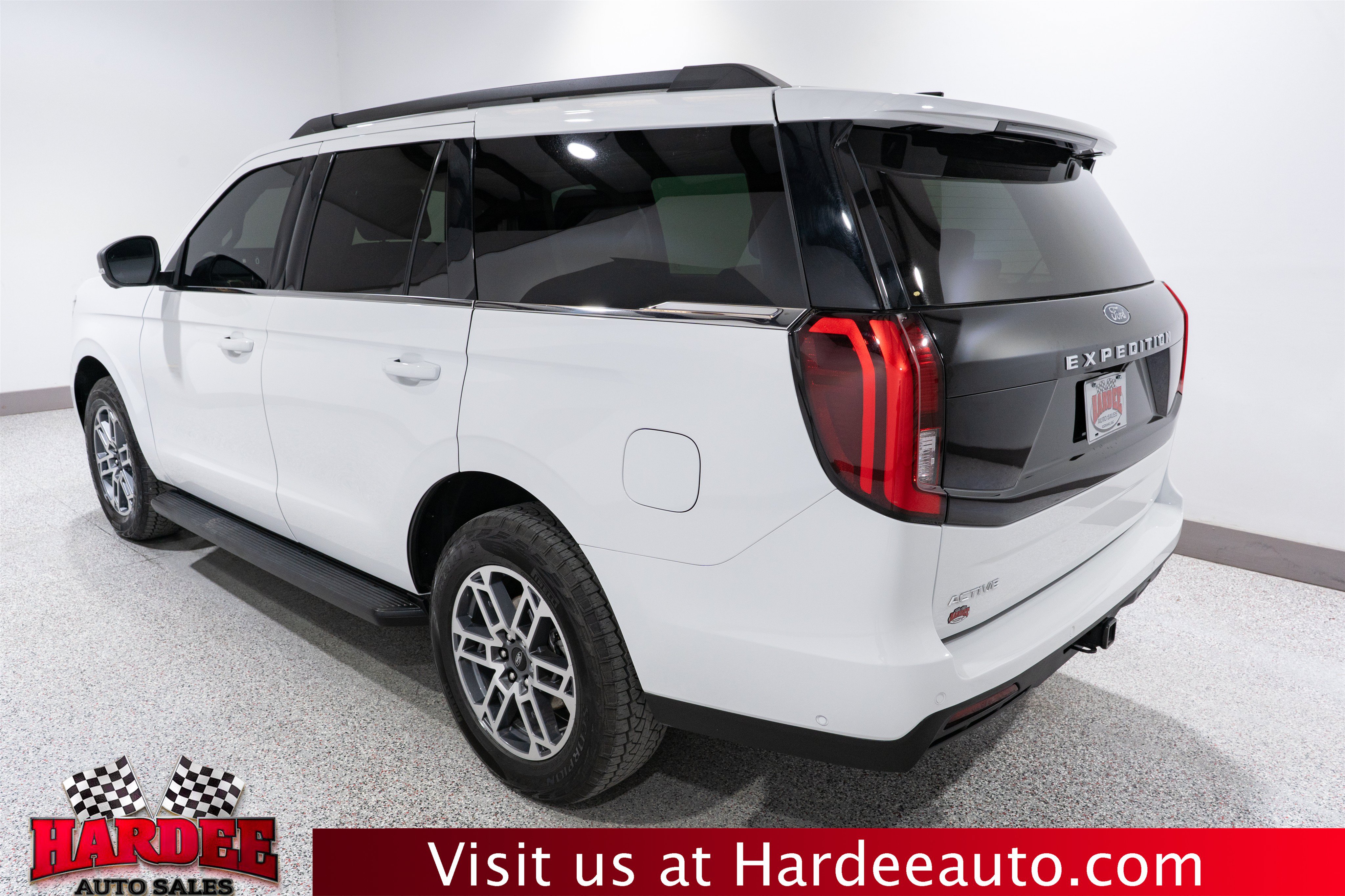 Used 2025 Ford Expedition Active AWD/4WD image 3