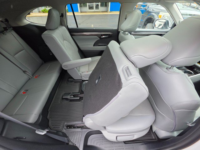 Used 2023 Toyota Highlander Platinum AWD/4WD image 18