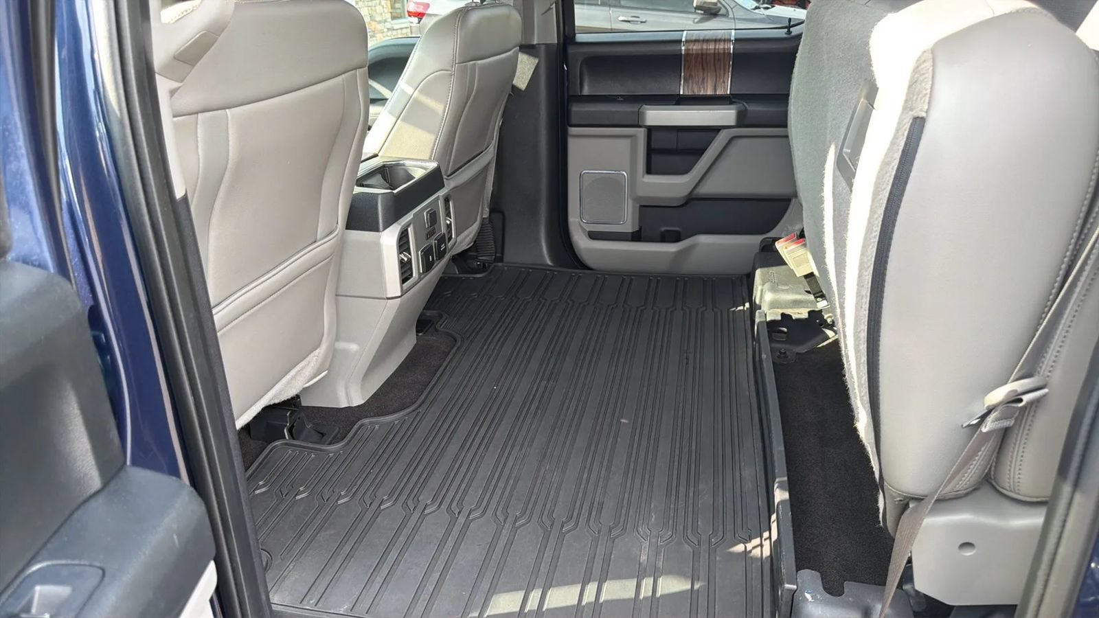 Used 2018 Ford F150 Lariat w/ Equipment Group 502A Luxury AWD/4WD image 22