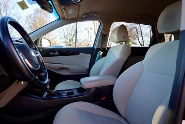 Used 2019 Kia Sorento LX w/ LX Convenience Package image 16