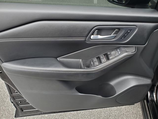 Certified 2024 Nissan Rogue SL w/ SL Premium Package image 18