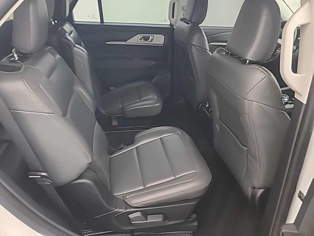 Used 2025 Ford Explorer Active w/ Active Comfort Package AWD/4WD image 17