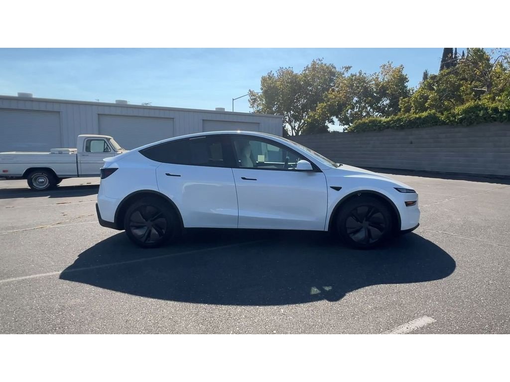 Used 2026 Tesla Model Y Long Range AWD/4WD image 13