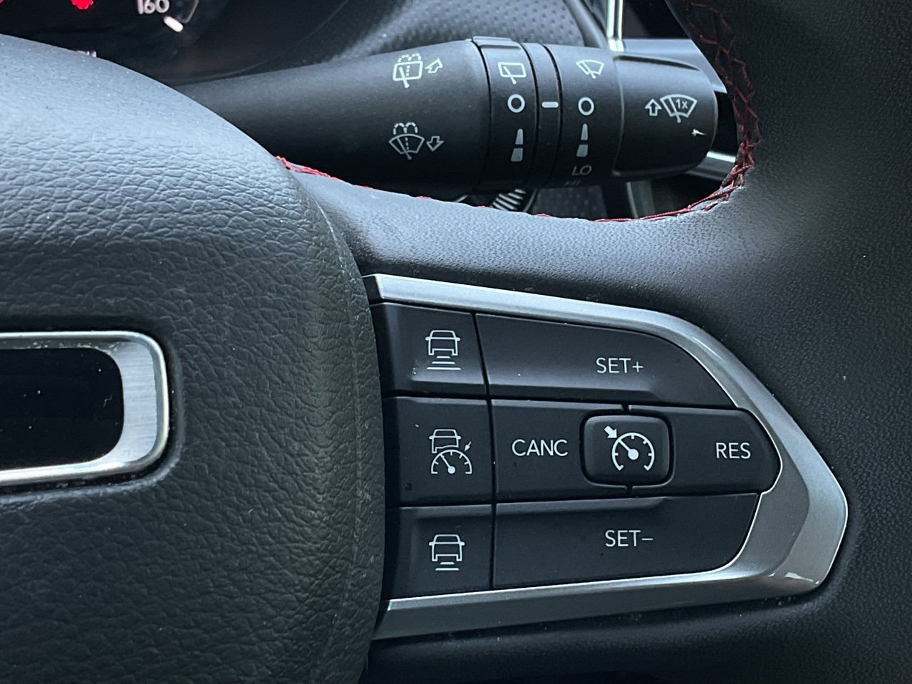 Used 2025 Jeep Compass Trailhawk image 24