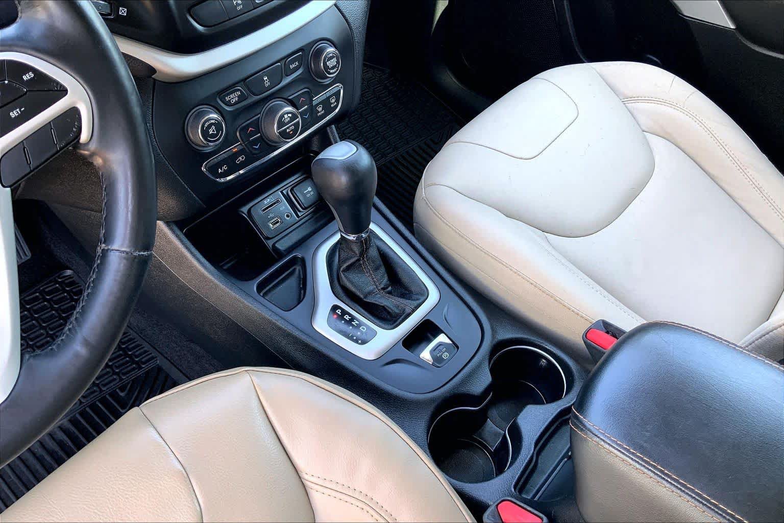 Used 2018 Jeep Cherokee Limited FWD image 15