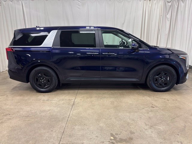 Used 2026 Kia Carnival FWD image 2