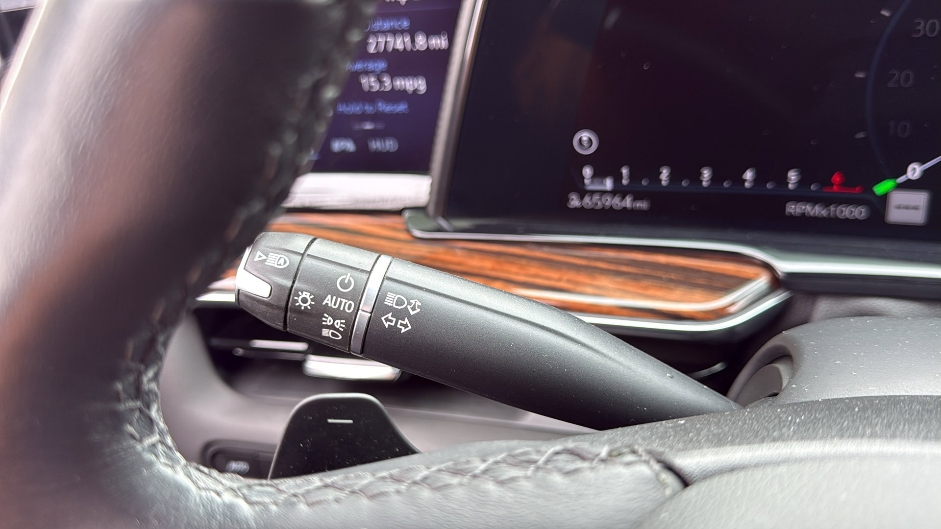 Used 2021 Cadillac Escalade ESV Premium Luxury w/ Performance Package image 14