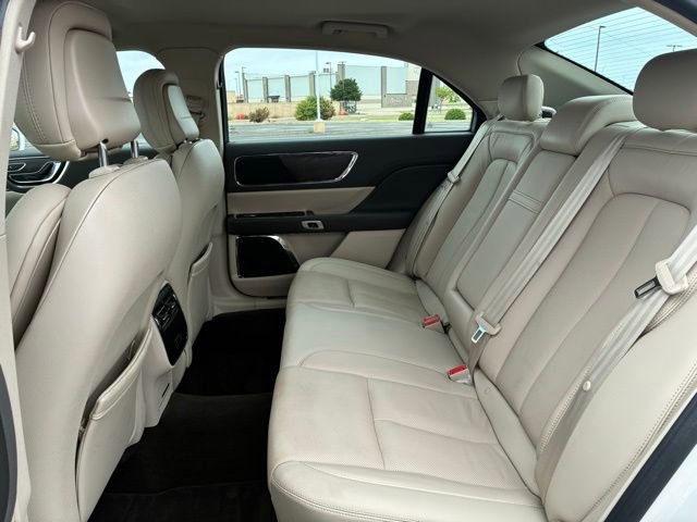 Used 2019 Lincoln Continental Select w/ Continental Climate Package FWD image 19