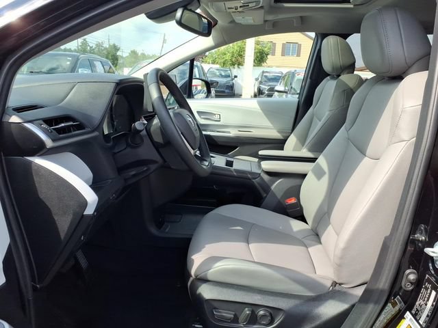 Certified 2026 Toyota Sienna XLE FWD image 18
