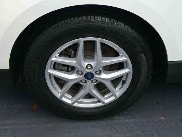 Used 2021 Ford Edge SE image 25