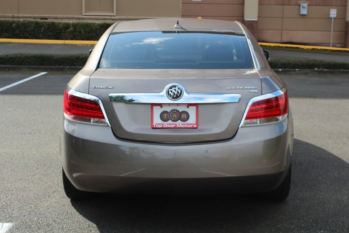 Used 2010 Buick LaCrosse CXL w/ Luxury Package FWD image 4
