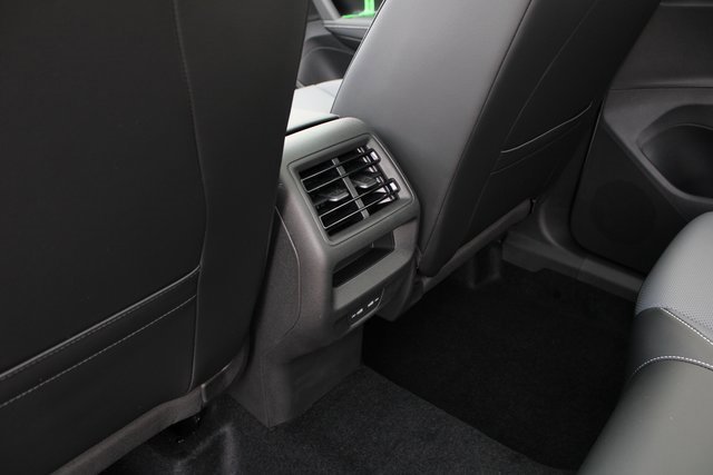 New 2025 Volkswagen Tiguan SE R-Line image 9