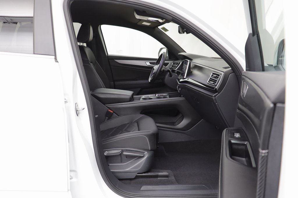 Used 2025 Volkswagen Atlas Cross Sport SE image 17