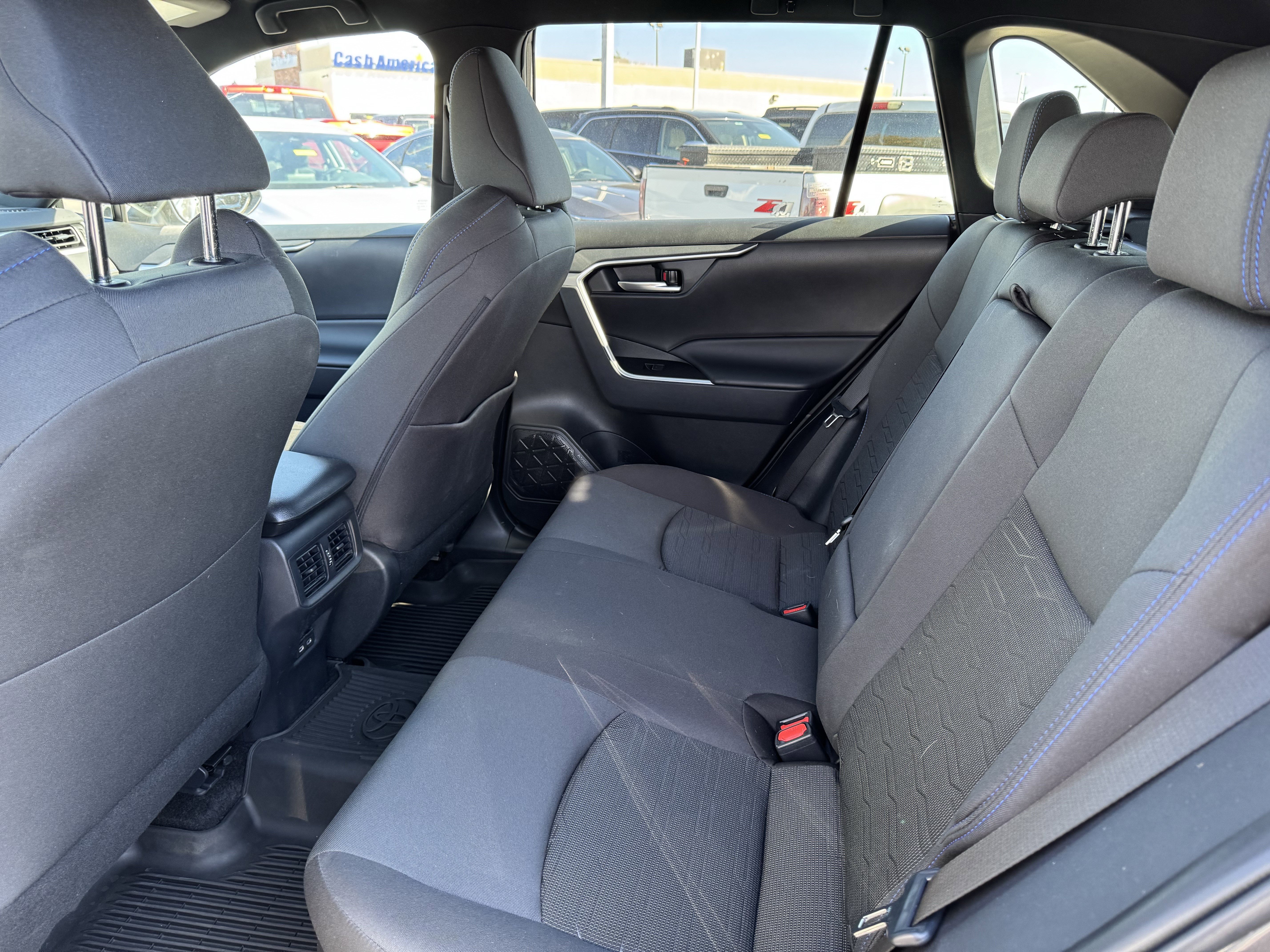 Used 2025 Toyota RAV4 SE image 33