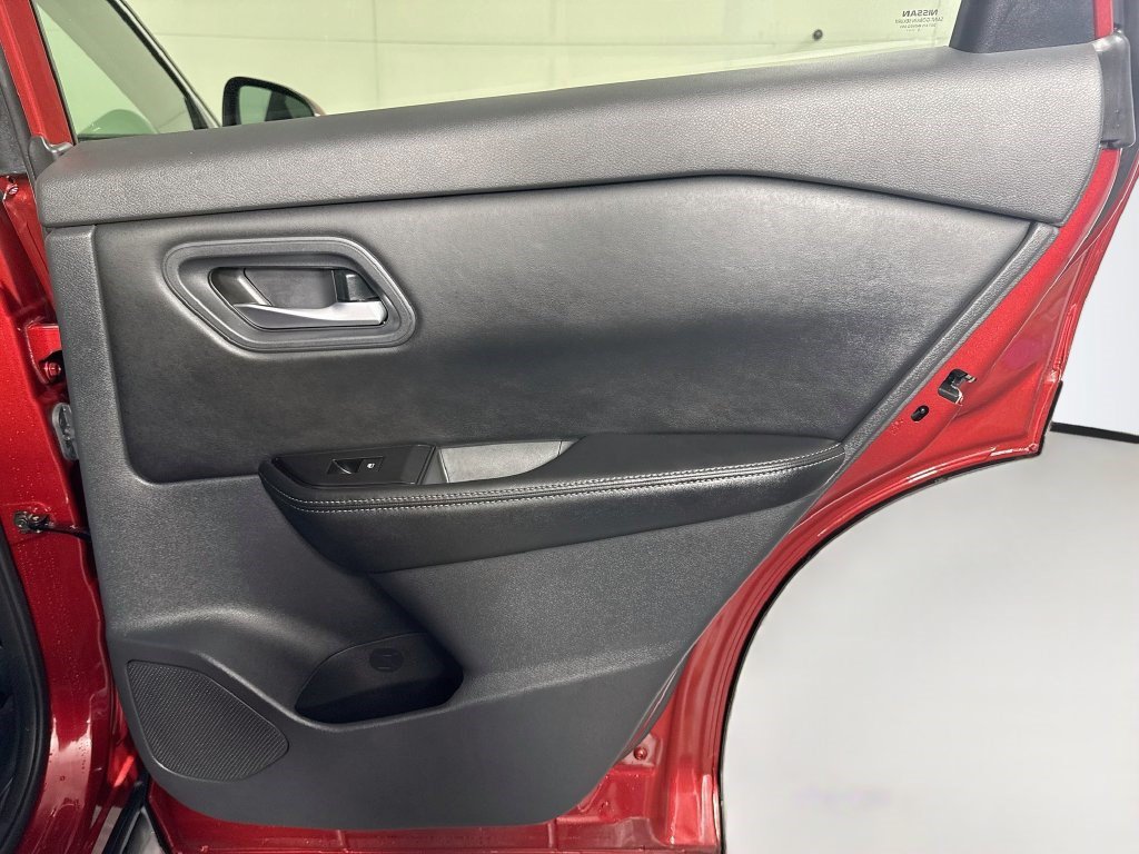 Used 2026 Nissan Rogue SV FWD image 27