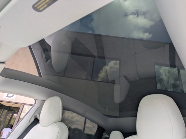 Used 2021 Tesla Model Y Long Range image 11