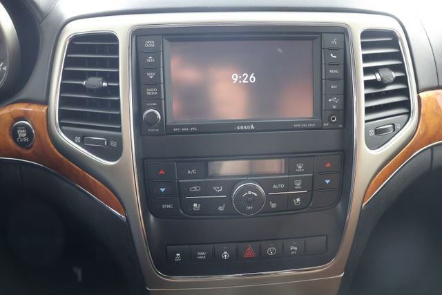 Used 2013 Jeep Grand Cherokee Overland w/ Advance Technology Group AWD/4WD image 14
